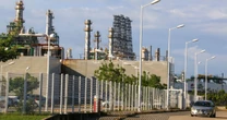 ¿Cuál fue el problema que ocasionó una pausa de operaciones de 12 horas en la refinería de Dos Bocas?