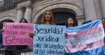 SCJN falla a favor de mujeres trans tras impedirles la entrada a los baños públicos de Reforma 222 