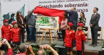 Develan billete de lotería en conmemoración de productores de chile
