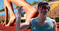 Corredor completa descalzo el Medio Maratón de CDMX, ‘sin nada artificial’: ¿Qué es el ‘barefoot running’?