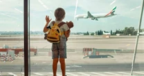 ¿Qué tipo de permiso necesita una madre para viajar fuera del país con su bebé?