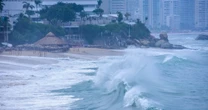 ¿Vienen peores huracanes que ‘Otis’? Expertos alertan por altas temperaturas en costas de Acapulco