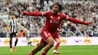 Rio Ngumoha, 16, scores late winner to break ten-man Toon's hearts