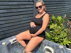 Pregnant Kelsey Parker shows off growing baby bump over Bank Holiday weekend