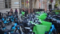 Ex-Wimbledon champion cycles to Queen's on Lime bike after car was stolen
