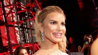 Jessica Simpson shocks fans with new look on stage at VMAs with Ricky Martin