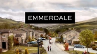 ‘They’re not even trying now!’ say Emmerdale fans about actress’s huge baby bump