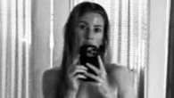 Ellie Goulding strips topless for sizzling mirror selfie