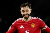 Man Utd stars spot Bruno Fernandes' bizarre viewing habit at train platform