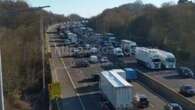 Traffic chaos as massive crash CLOSES M25 with drivers facing huge delays