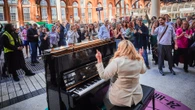 Commuters stunned as they spot Towie icon playing the piano at train station