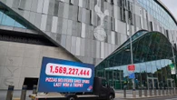 Spurs trolled by Domino's with massive billboard ahead of Man Utd final