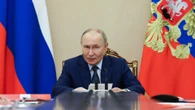Putin makes NUCLEAR offer to Trump as tyrant dithers over peace in Ukraine