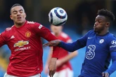 Man Utd should've been given a penalty but credit ref for sticking to his guns
