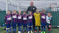 Premier League referee surprises kids by taking charge of U7s game