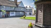 Pretty English village with quaint thatched houses & ties to the Gunpowder Plot