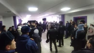 Более 400 чиновников экстренно вывели из приемной акима Павлодара (видео)