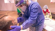 Число новых заболевших COVID-19 казахстанцев снизилось до 930-ти