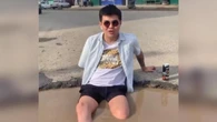 "Не могу забыть слезы отца": что известно о казахстанце из вирусного ролика про лужу