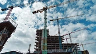 Стройки в Нур-Султане могут приостановить из-за непривитых от КВИ работников