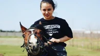 "Ох, уж эти казашки, огонь-девчата!": сестренка Димаша восхитила навыками верховой езды
