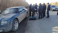 Задержание вооруженного подозреваемого бойцами СОБРа сняли на видео в Уральске