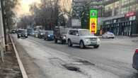 "Мегаполис превращается в поселок": алматинцы жалуются на плохие дороги (фото, видео)
