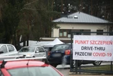 Dr Grzesiowski: Punkty szczepień drive-thru to złamanie zasad bezpieczeństwa