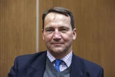 Olejnik skonsternowana, Sikorski w TVN24 o Kukizie: Jest albo kompletnym durniem albo sprzedajną...