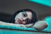 Osoby młode i kobiety mogą doświadczyć cięższych skutków ubocznych szczepionki na COVID-19. Oto...