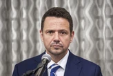 Trzaskowski odniósł się do wpisu Terleckiego. „To, co opowiada, jest sprzeczne z polską racją stanu”