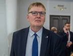 Były senator PiS ciągnął psa za autem, został skazany. Szuka go policja