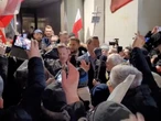 Protest przed TVP. Pietrzak z nową piosenką. „Siekiera, motyka, Budka, Nitras”