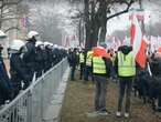 Rolnicy pozbawieni przepustek do Sejmu. Wielki protest w centrum Warszawy