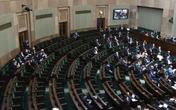 Najnowszy sondaż partyjny. Hołownia umacnia się na drugiej pozycji, KO prawie dwa razy słabsza