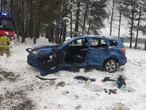 Subaru wpadło do zbiornika wodnego. Dwie osoby zginęły na miejscu