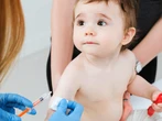 Twoje dziecko bierze antybiotyki? To może osłabiać działanie szczepień
