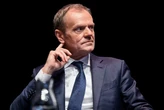 Tusk zgryźliwie o Morawieckim? „Czym prędzej się oddalił”