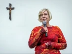 Barbara Nowak krytykuje Nowacką. O liczbie lekcji religii „decyduje biskup”