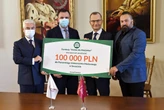 Fundacja „Hotele dla Medyków” przeznaczyła 100 tys. zł dla PUM