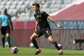Robert Lewandowski spotkał się po meczu z żoną Gerda Muellera. Miał dla niej prezent