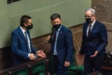 Jak Polacy oceniają działania rządu związane z epidemią? Coraz więcej niezadowolonych