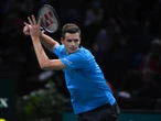 Hubert Hurkacz zagra z Novakiem Djokoviciem o finał turnieju w Paryżu. O której mecz?