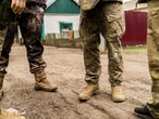 Walczącym na Ukrainie Polakom może grozić więzienie. Sejm wciąż nie zajął się ustawą Senatu