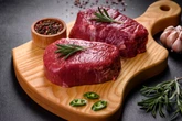Consumo de carne vermelha pode agravar doença inflamatória intestinal