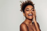Fim do “reboco”: maquiadora dá dicas para criar uma pele glow perfeita