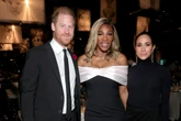 Meghan e Harry prestigiam Serena Williams em gala beneficente