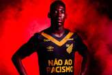 Athletico-PR lança uniforme contra o racismo em apoio ao zagueiro Léo