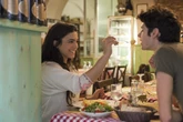 O que não comer em um date se pretende fazer sexo, segundo uma nutri