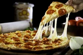 Procon explica como pizzas de dois sabores devem ser precificadas